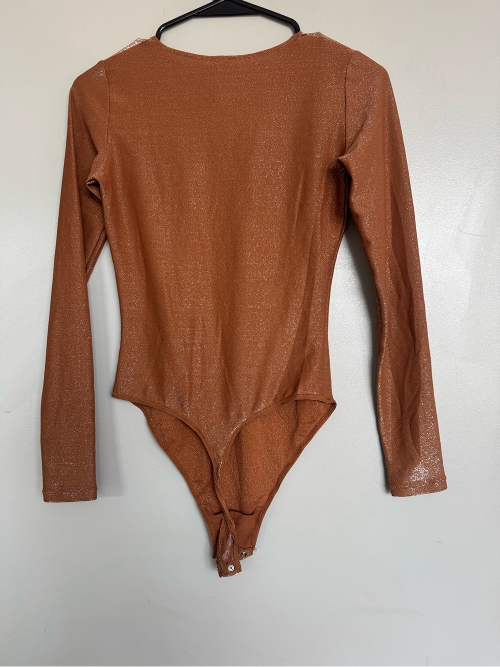 SKIMS Shimmer Long Sleeve Bodysuit in Bronze Small - Picture 3 of 4